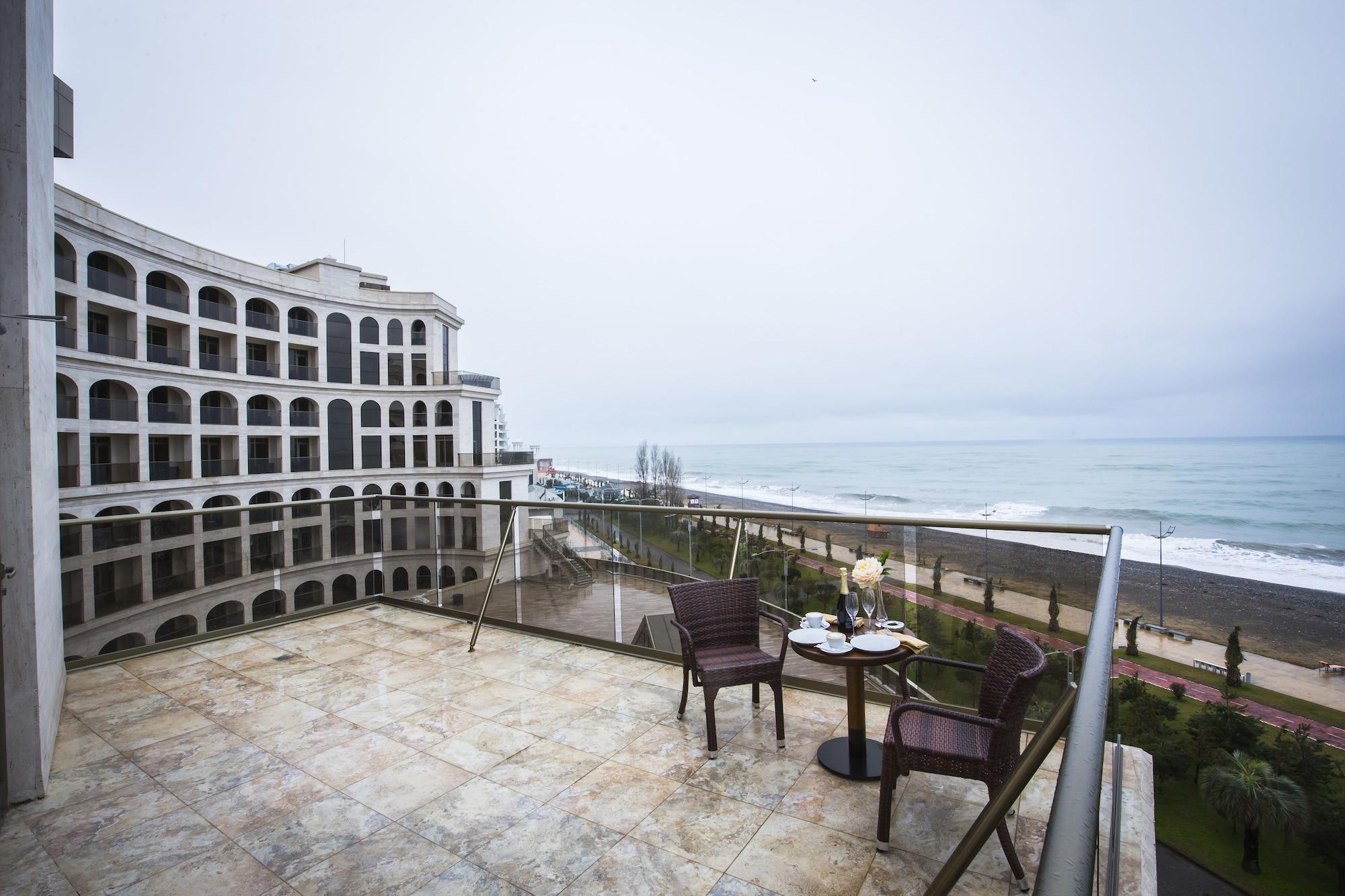 Colosseum Marina Hotel Batumi Exterior foto