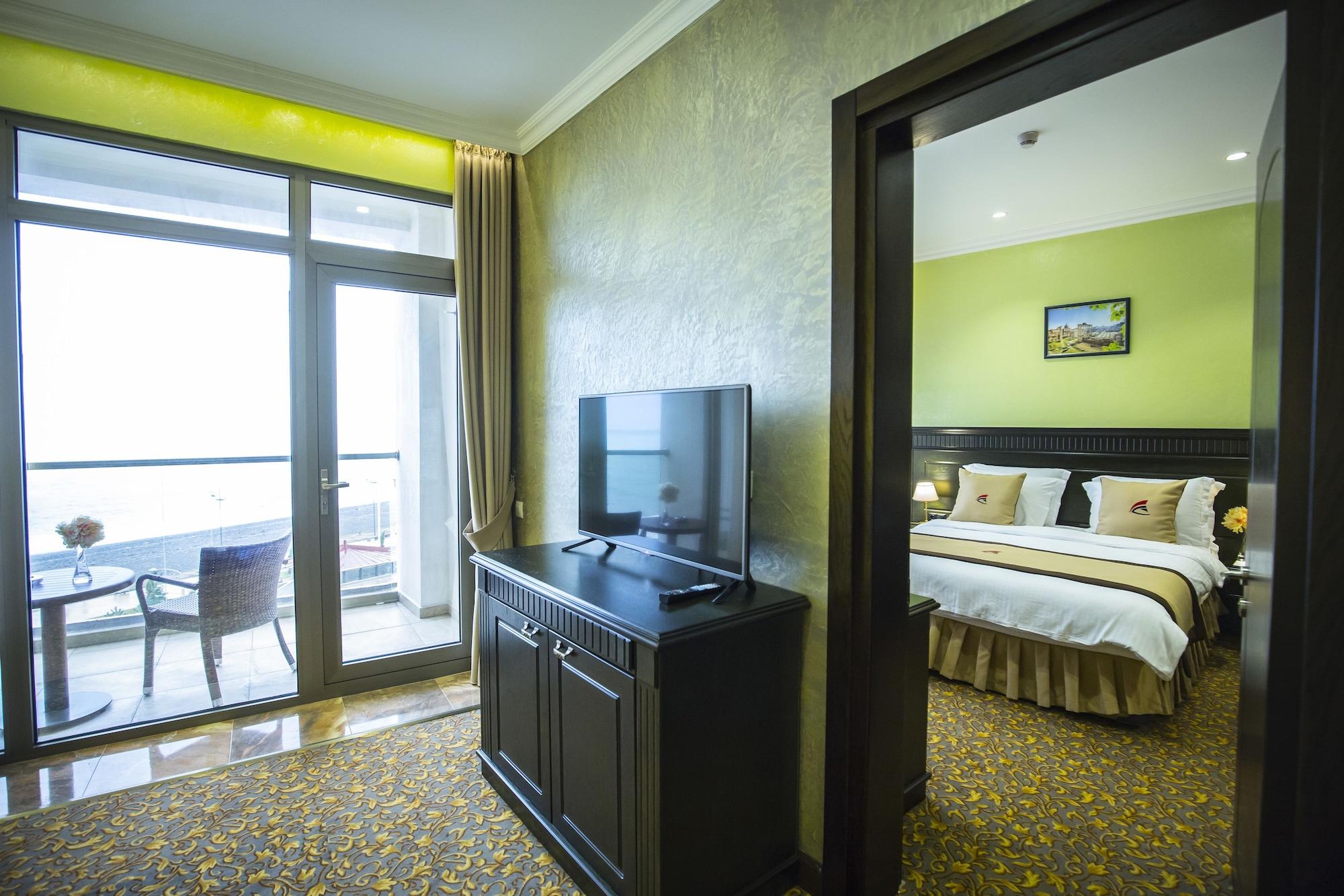 Colosseum Marina Hotel Batumi Exterior foto