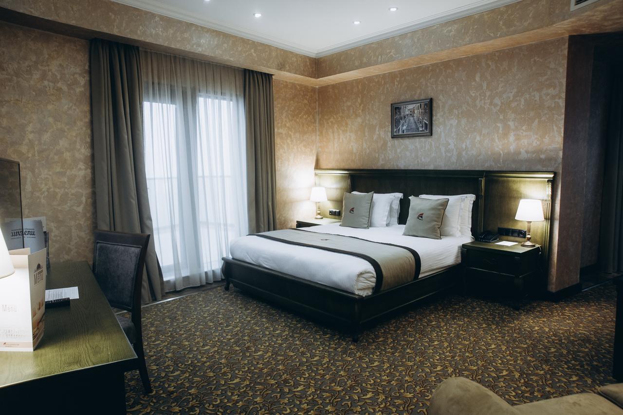 Colosseum Marina Hotel Batumi Exterior foto