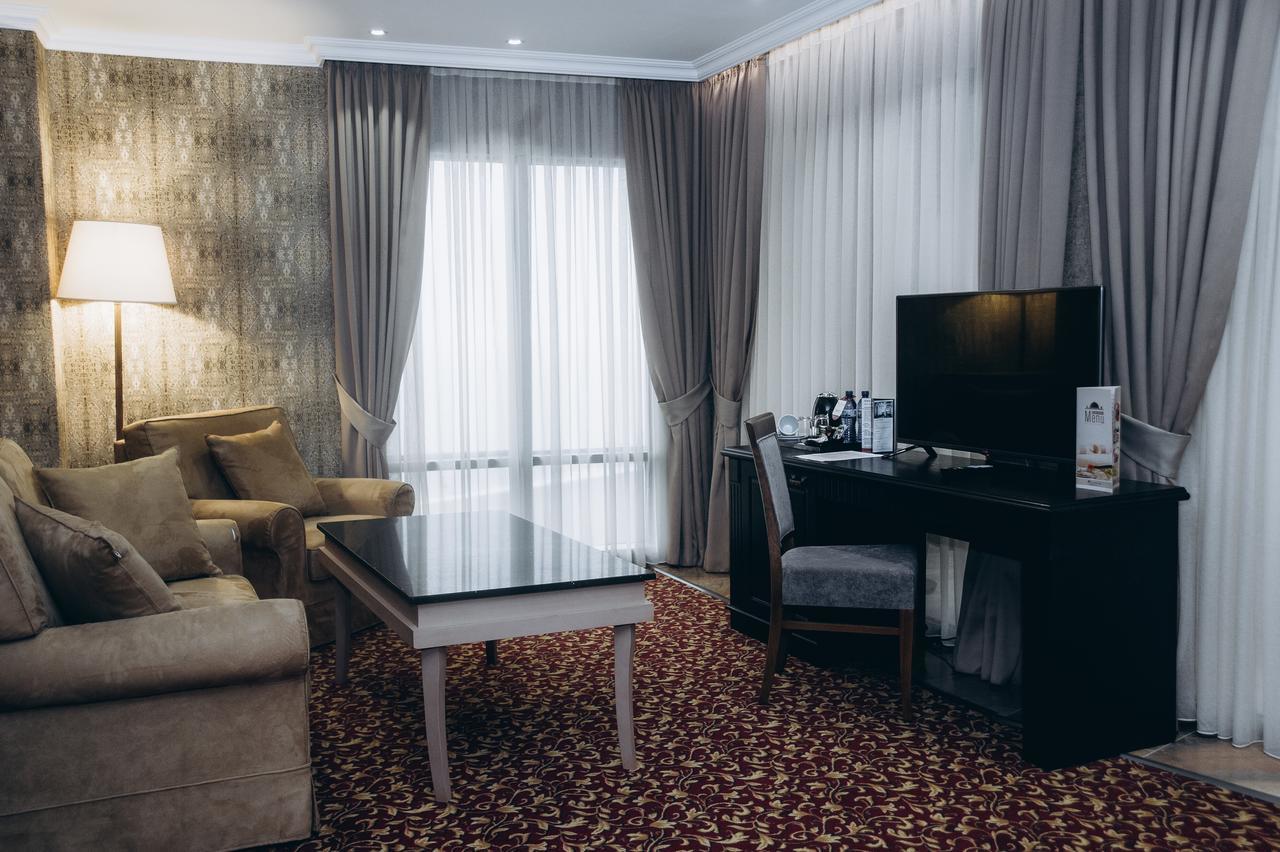 Colosseum Marina Hotel Batumi Exterior foto